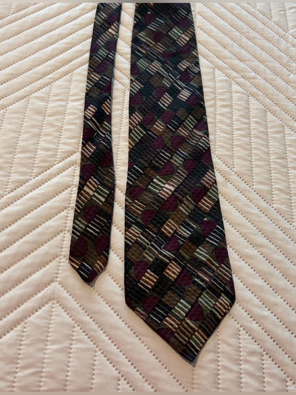 Chez Roffe- Men's Patterned Silk-Feel Tie in Black and Purple